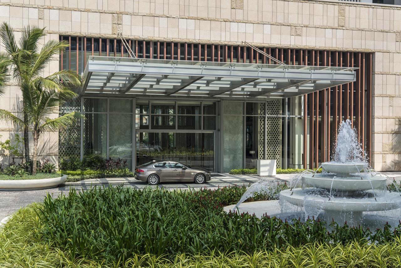 Shangri-La Κολόμπο Εξωτερικό φωτογραφία The entrance of the Ritz-Carlton, Marina Beach, Chennai